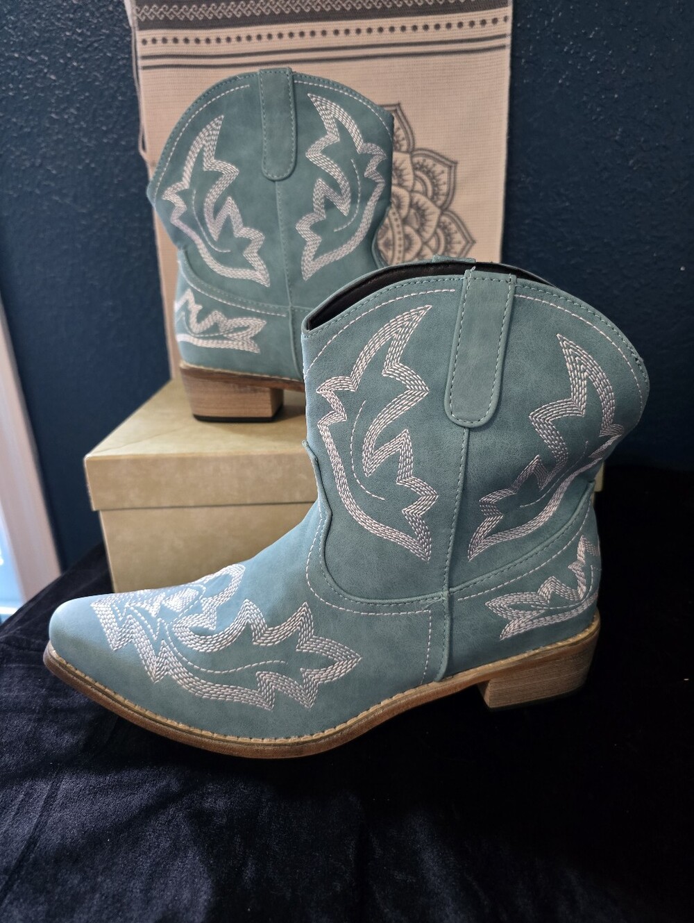 Turquoise Ankle Boots Embroidered Sz 45 / 12.5-13 - Picture 4 of 8